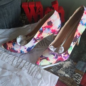 Dream PAIRS Beautiful Multi Colored Heels. They Match Everything. Size 8.5